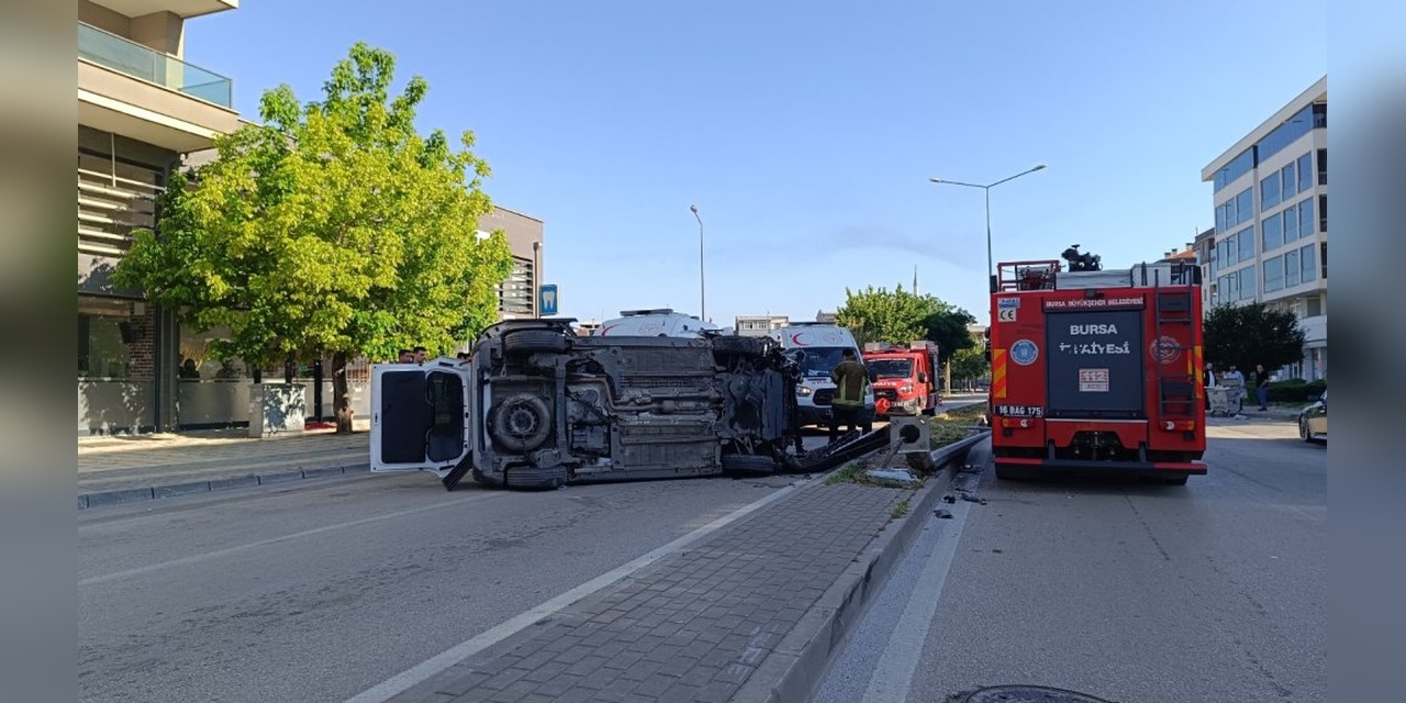 Bursa'da polis aracı takla attı: 5 yaralı