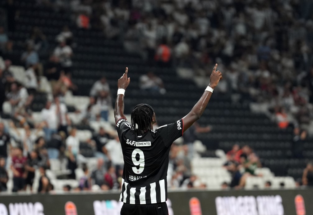 Beşiktaş, UEFA Konferans Ligi’nde play-off’a yükseldi