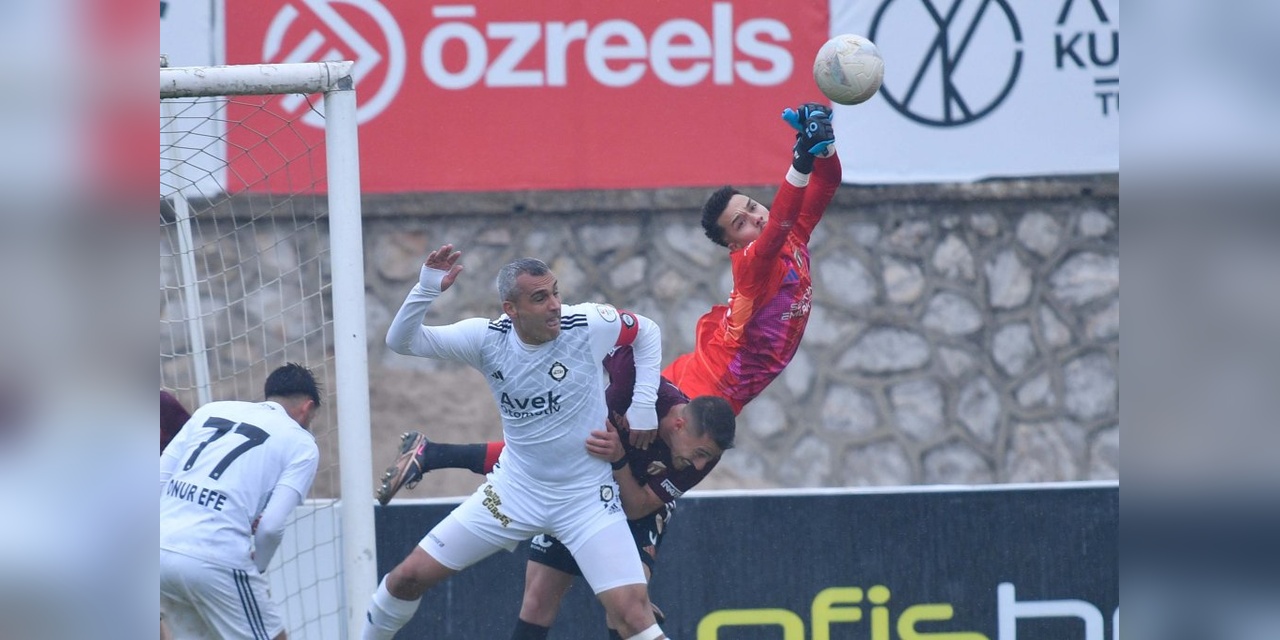 Altay'da Yaş Sorusu: 2 Tecrübeli Oyuncuyla Yollar Ayrılacak
