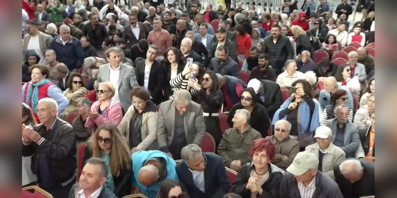 Özgür Özel: Gençlere Vizesiz, Yasaksız Bir Yaşam Vadediyoruz
