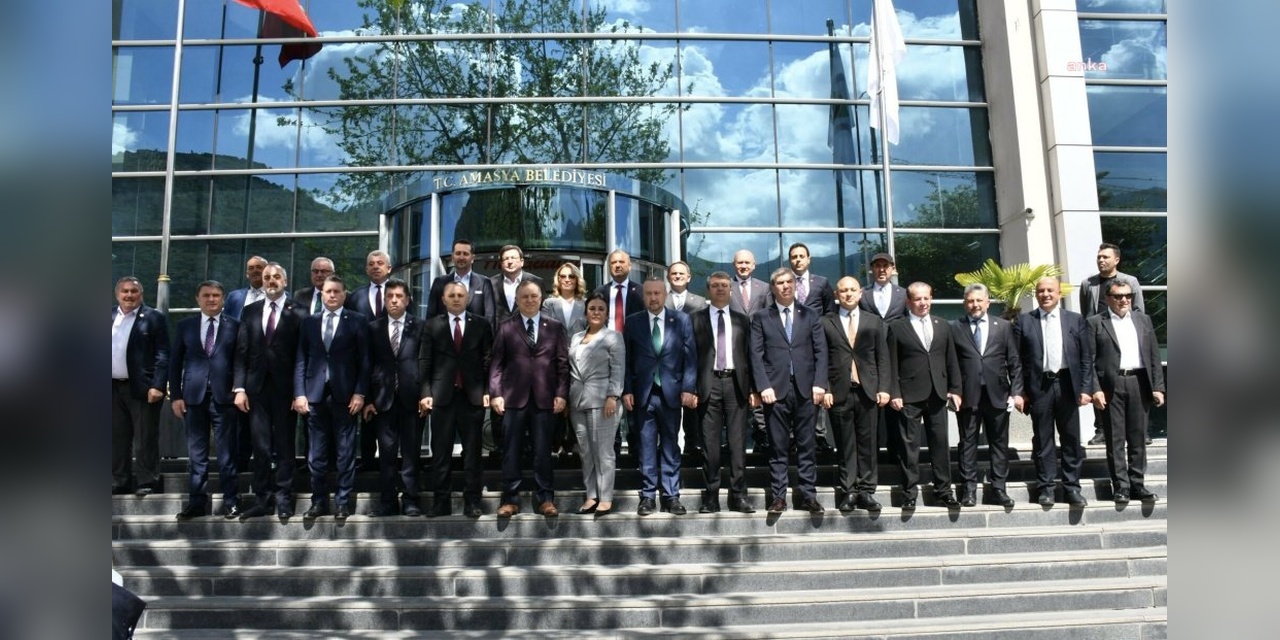 CHP'li Belediye Başkanları Amasya'da Buluştu: İmamoğlu ve Tutukluların Serbest Bırakılması Çağrısı