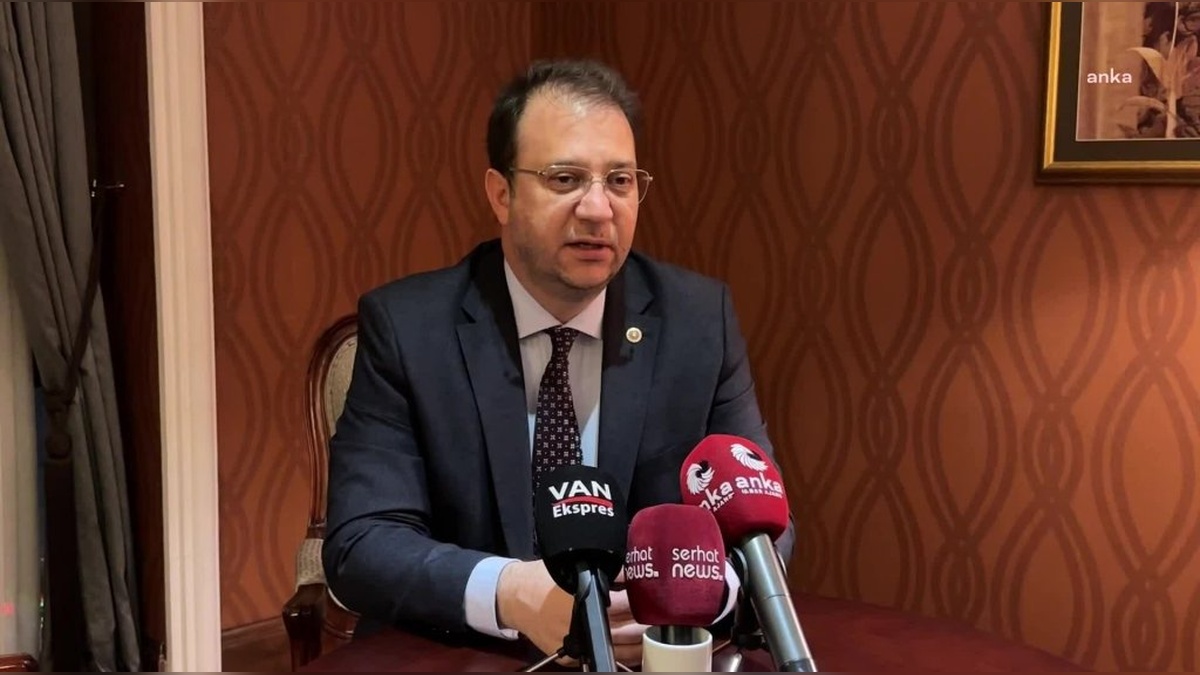 Alp'e Uyarı Cezası: CHP'de İhraçten Kurtuldu