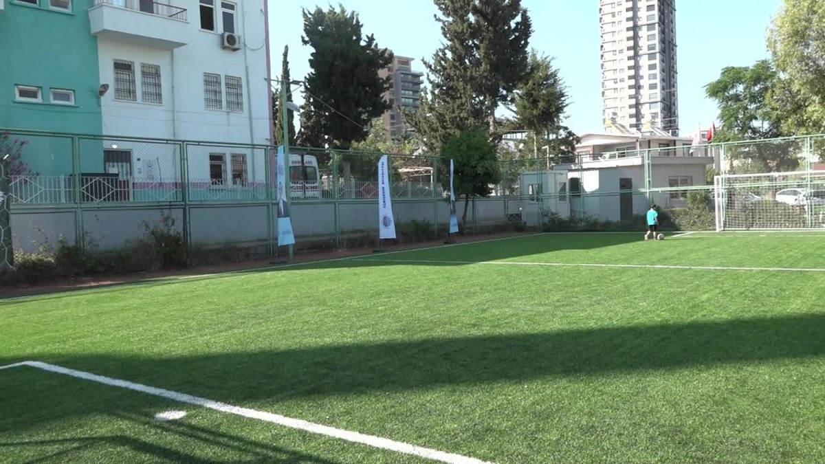Yenişehir'de yeni halı saha hizmete açıldı: Geleceğin yıldızları burada yetişecek