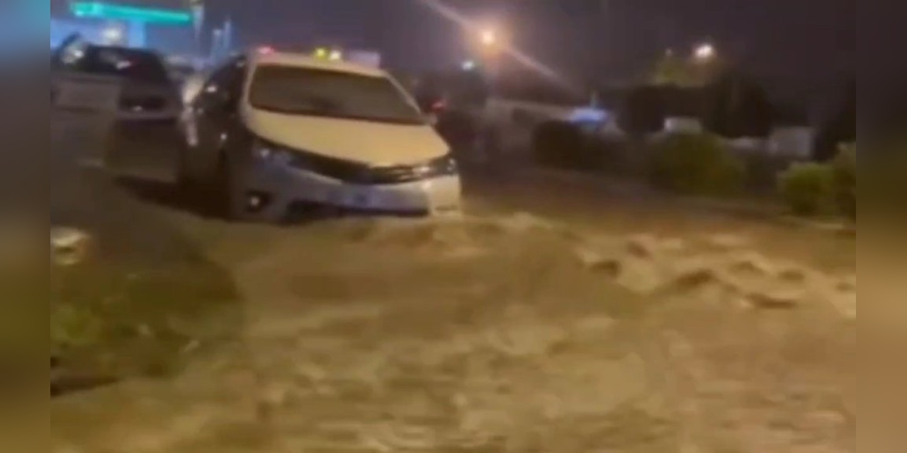 Dörtyol'da sağanak ve dolu felaketi: Sürücüler trafikte mahsur kaldı