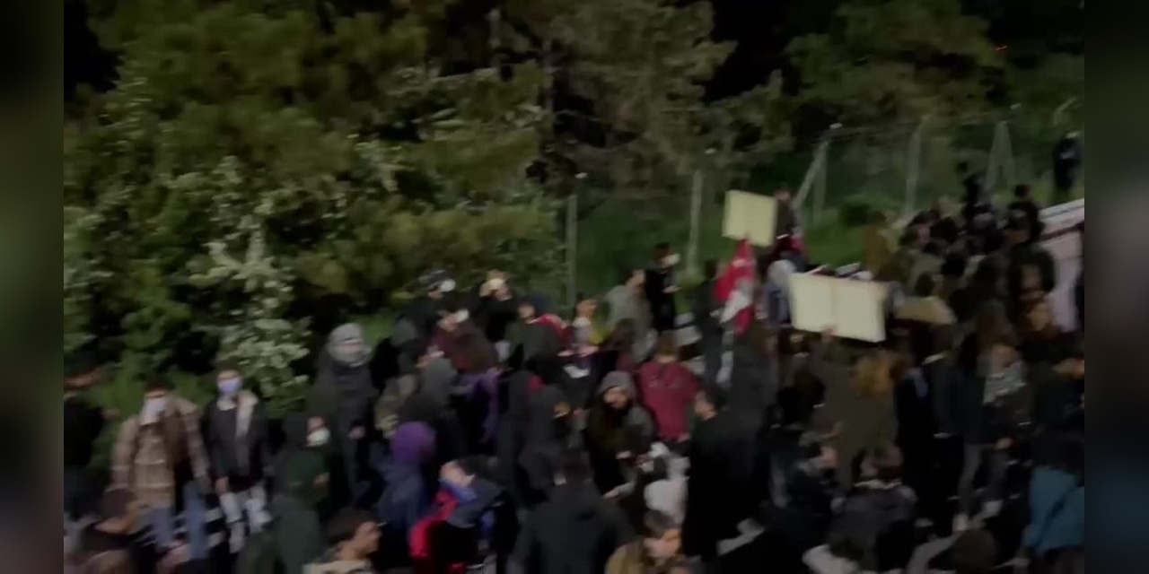 ODTÜ'lü Öğrenciler, Nureddin Yıldız'a Tepki Gösteren Boğaziçi Üniversitesi Öğrencilerini Protesto Etti