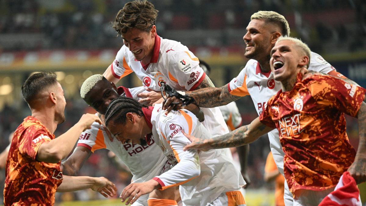 Şampiyonlar Ligi nde tur atlayan takımlar belli oldu! Sürprizlerle dolu gecenin ardından ilkler yaşandı... Gecenin bir diğer kazananı ise Galatasaray oldu... 3