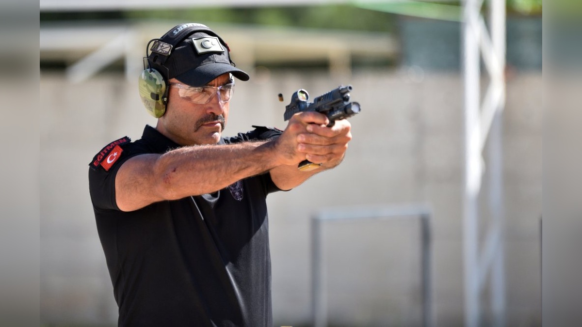 Antalya'dan Osman Demirtaşlar, Hırvatistan'da Üç Altın Madalya Kazandı