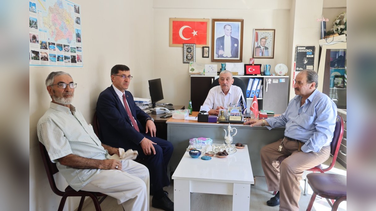 Kahveci, hacdan dönen muhtarları ziyaret etti
