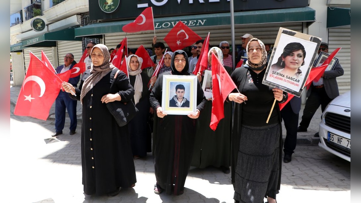 Van'da dağa kaçırılan çocukları için bekleyiş sürüyor: Nazlı Sancar, 15 yıllık hasretini dile getirdi