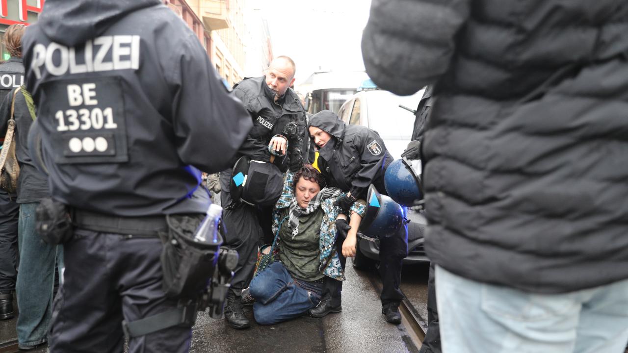 almanya-polis-siddetaa-2392901.jpg