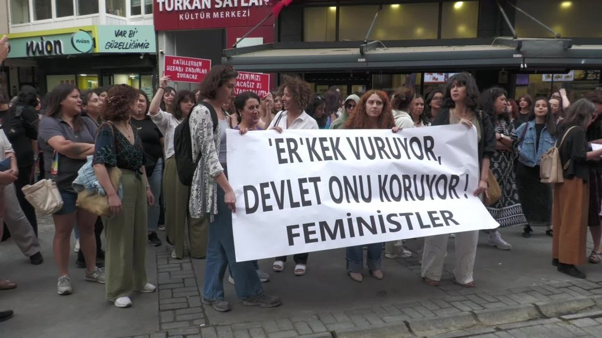 İzmir'de Kadın Cinayetlerine ve İşçi Ölümlerine Karşı Sokak Protestosu