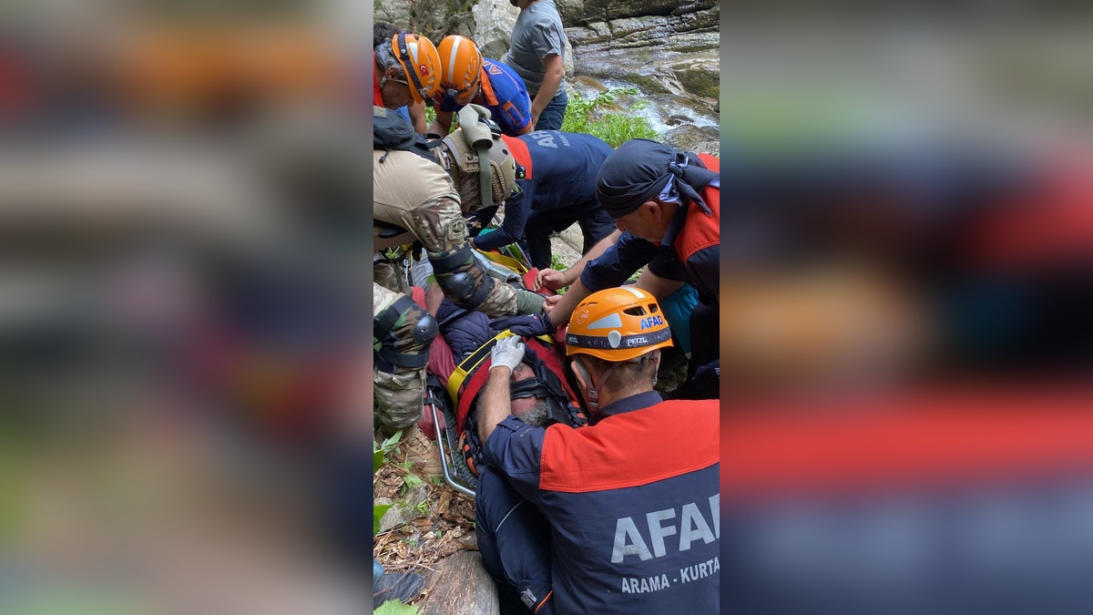 Bursa'da şelalede mahsur kalan Hasan Ülkü helikopterle kurtarıldı