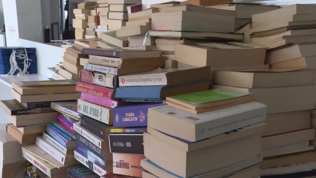 Antalya'da 10 binden fazla kitap bağışlandı
