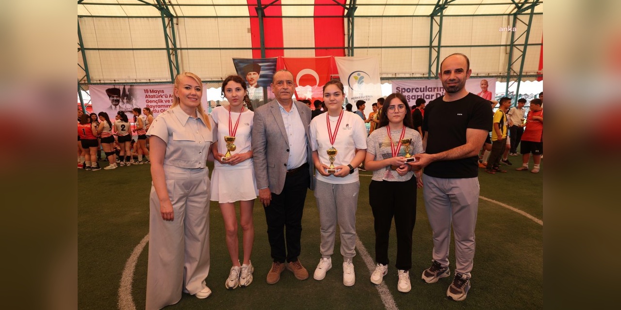 Merkezefendi'nde 19 Mayıs kutlamaları: Sporculara madalyalar takdim edildi