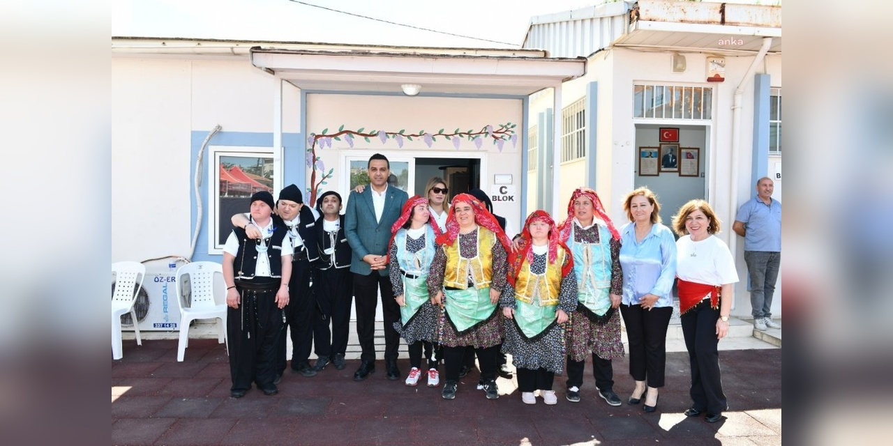 Çiğli Belediye Başkanı Yıldız, Notalar Kalplere Dokunuyor Etkinliğinde Engellilere Destek Verdi