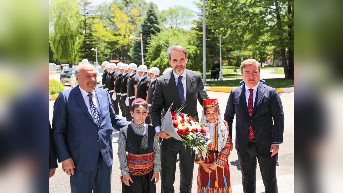 Bayraktar Erzincan'da açıklamalarda bulundu: Enerjide bağımsız Türkiye hedefi