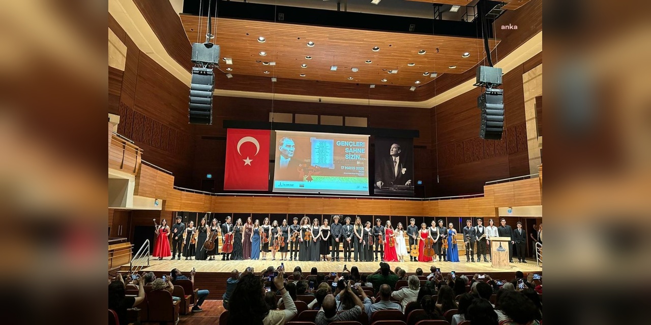 İzmir'de Genç Müzisyenler 19 Mayıs'ı Konserlerle Kutladı