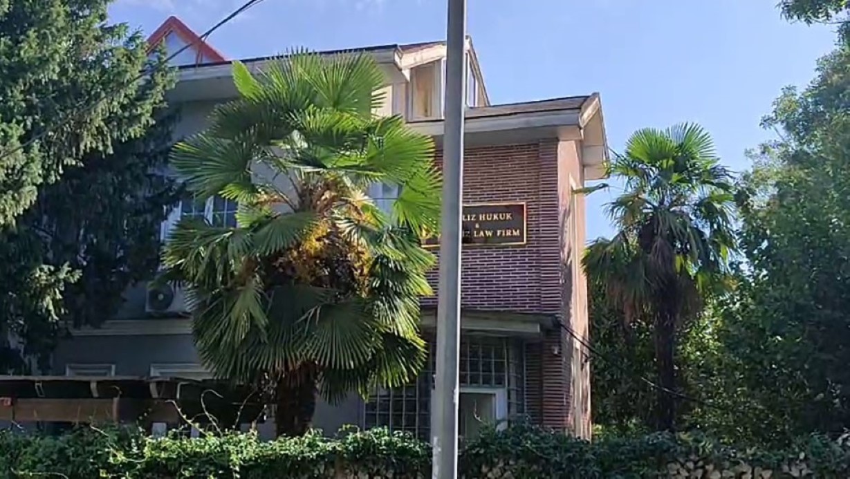 Avukat Rezan Epözdemir gözaltına alındı