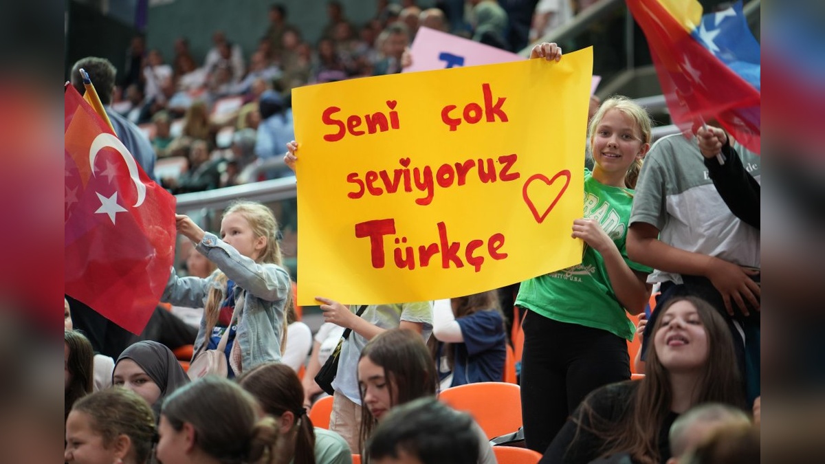 Zenica'da 12. Çocuk Şenliği: 5500'den fazla öğrenci katıldı