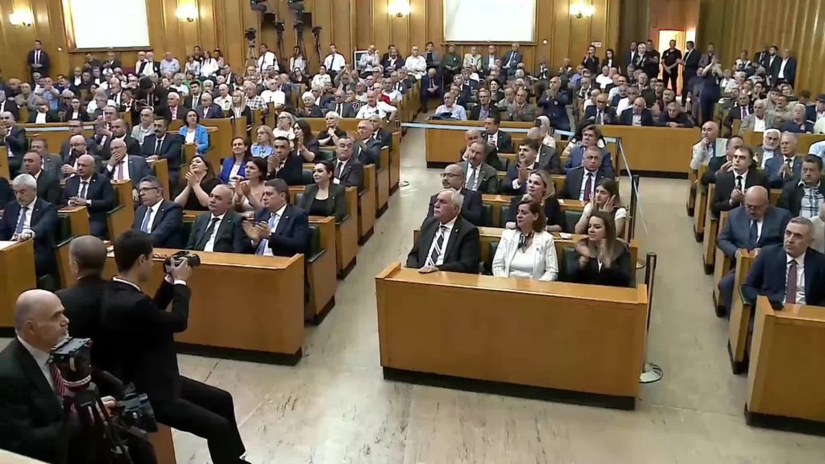 İYİ Parti Genel Başkanı Dervişoğlu: Erdoğan, İmralı'daki caniyi dinliyor, genci adliyeye yolluyor