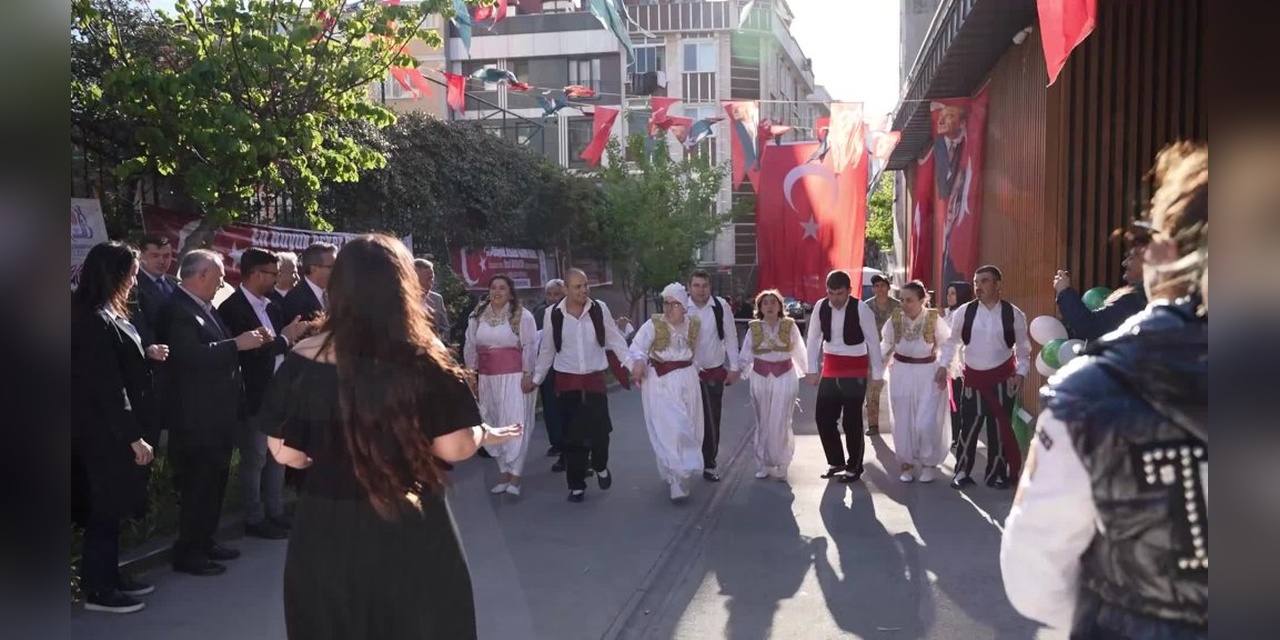 Bayrampaşa'da Engelli Gençlere Asker Eğlencesi