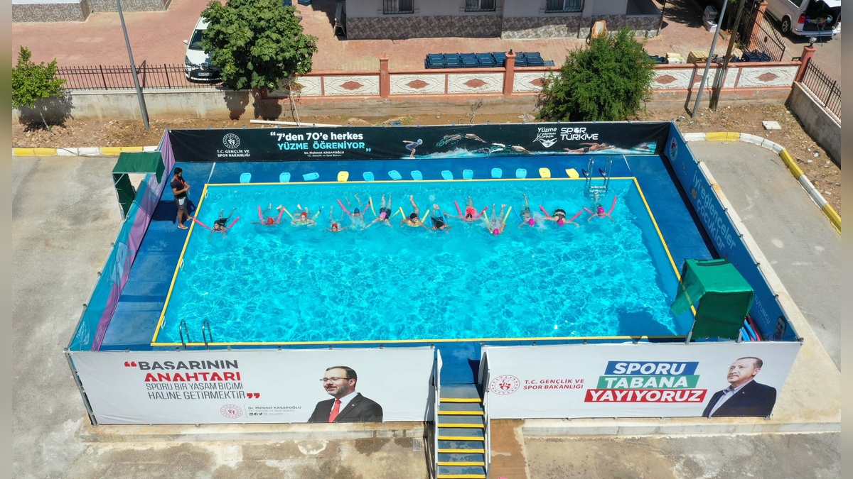 Antalya'da 14 portatif havuzla 'Yüzme Bilmeyen Kalmasın'