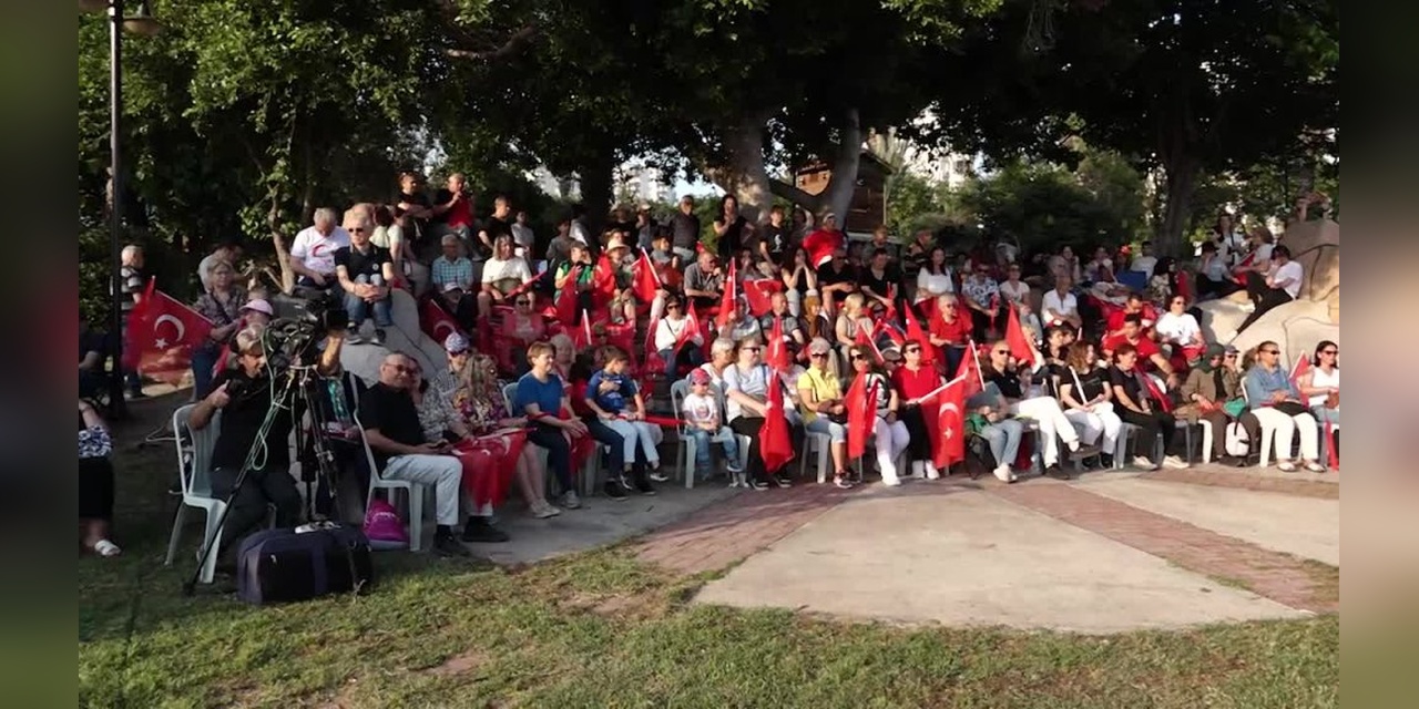 Muratpaşa'da 19 Mayıs coşkusu: Ümit Uysal'dan anlamlı mesaj