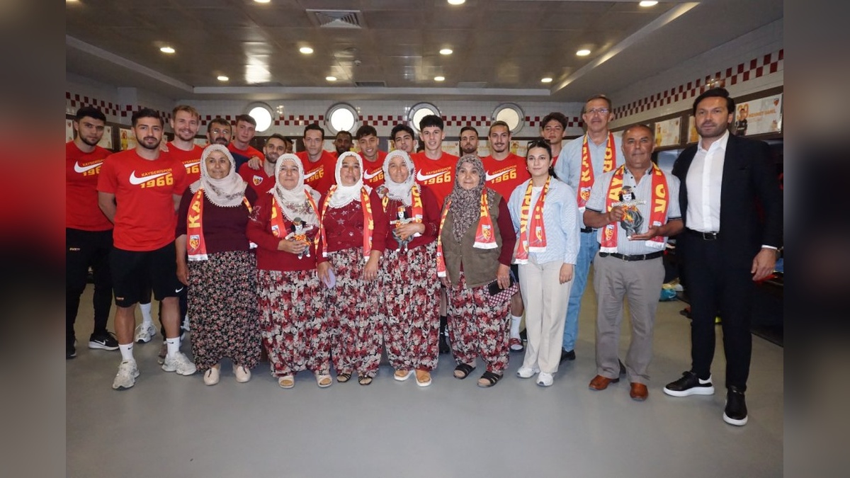 Kayserispor'a Soğanlı'dan bez bebek hediyesi
