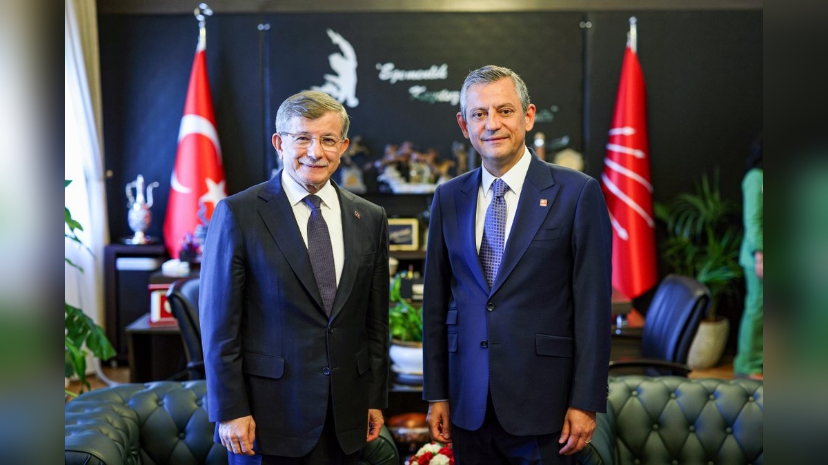 Özgür Özel, Ahmet Davutoğlu ile görüştü