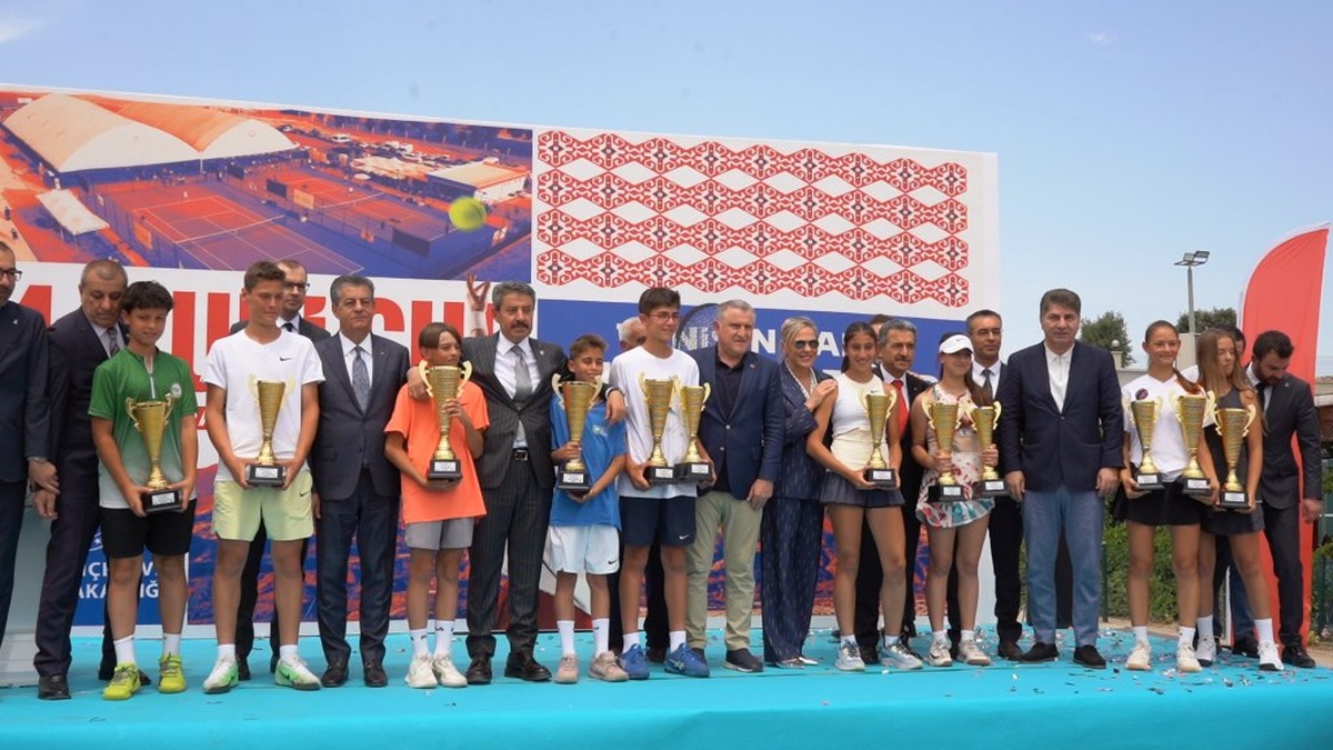 Bak: Şırnak'ta tenis turnuvası, 'Terörsüz Türkiye'nin örneği