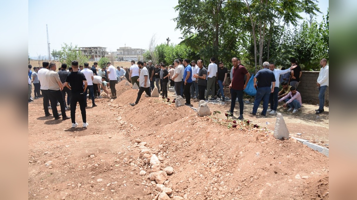 Şırnak'ta kaza: Ceylan Aytaş, annesi ve kız kardeşlerinin yanına defnedildi