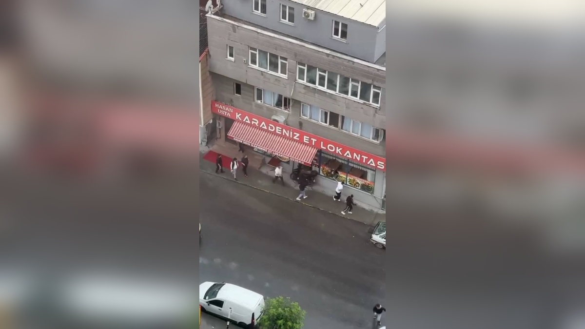 Küçükçekmece'de trafik tartışması: Restoran camları kırıldı