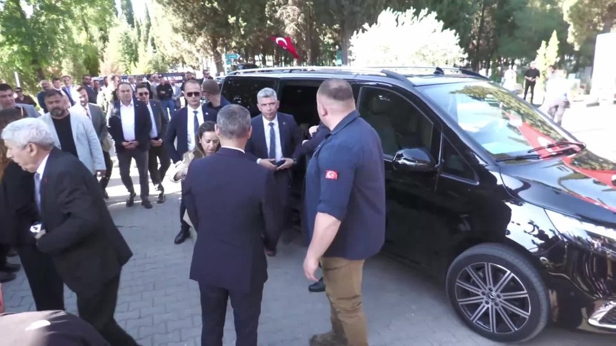 Özel, Soma Maden Faciası'nda hayatını kaybedenleri andı