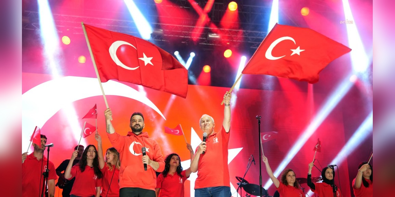 Alanya'da 19 Mayıs coşkusu: 60 bin kişi Gökhan Özen konseriyle bayramı kutladı