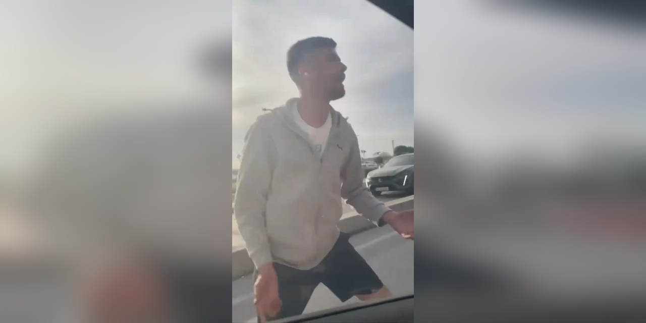 İstanbul Fatih'te Taksi Şoförü Uygulama Üzerinden Çağrılan Aracın Camını Kırıp Sinir Krizi Geçirdi