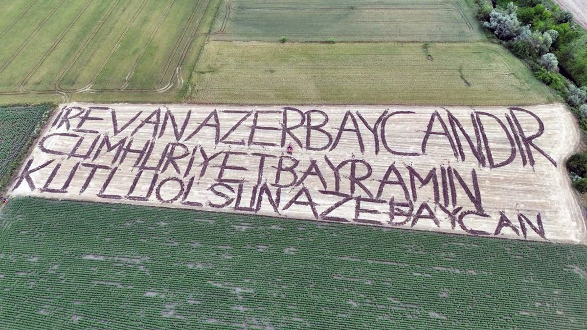 Lüleburgaz'da Azerbaycan Bağımsızlık Günü kutlaması: Tarlaya yazılan mesaj dikkat çekti