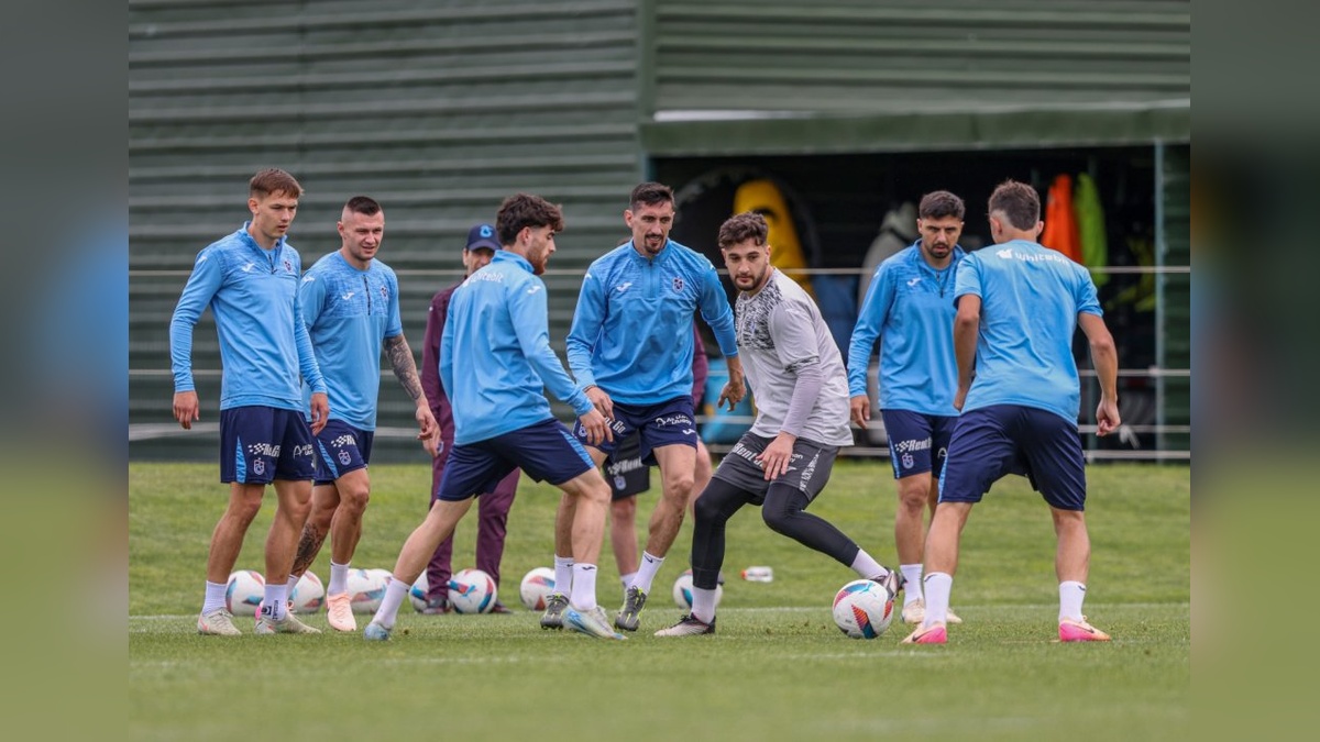 Trabzonspor, Antalyaspor maçı için Antalya'ya gitti