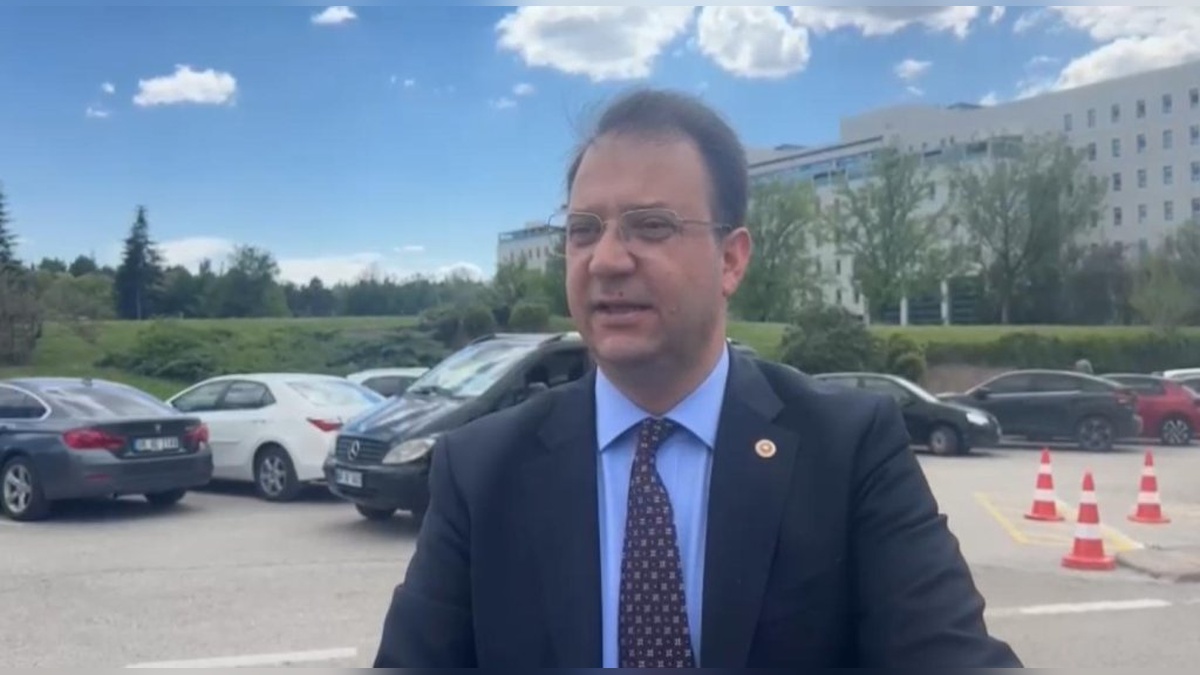 CHP Milletvekili Alp, Meclis'e Skuterle Geldi: 'Bahar geliyor, umut yeşeriyor'