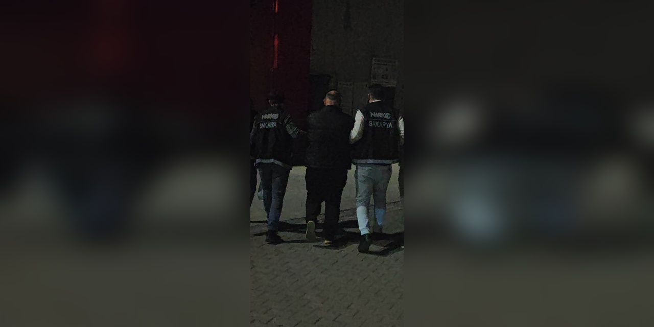Sakarya'da 18 Yıl Hapis Cezası Olan Şüpheli, Peruk ve Sahte Pasaportla Yakalandı