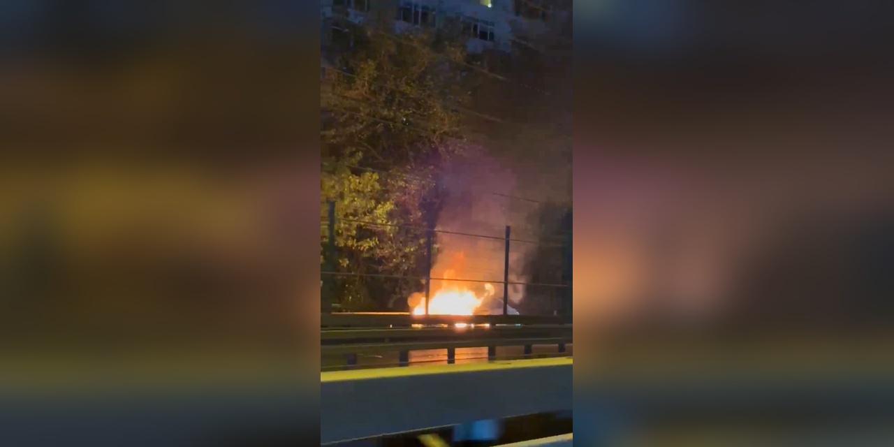 Şişli'de otomobil motorunda yangın: D-100 Karayolu trafiğe kapandı