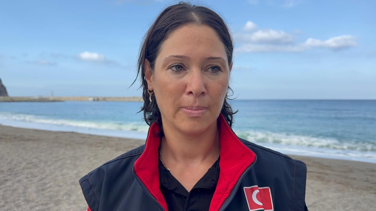 Antalya’da yavru caretta carettaların denizle buluşması için nöbet tutuluyor