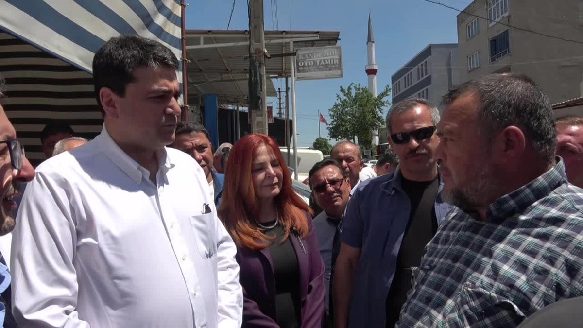 Uysal, Soma'da Esnafla Buluştu: Yanlış Düğmeyi Bir Kişi İlikledi, Bedelini 85 Milyon Çekiyor