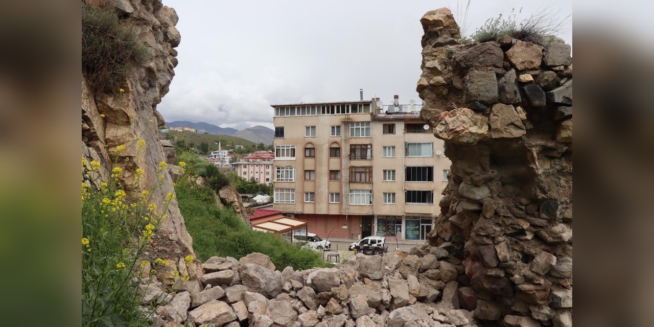 Oltu Kalesi'nde Yıkım: Vatandaşlar Restorasyon İstiyor
