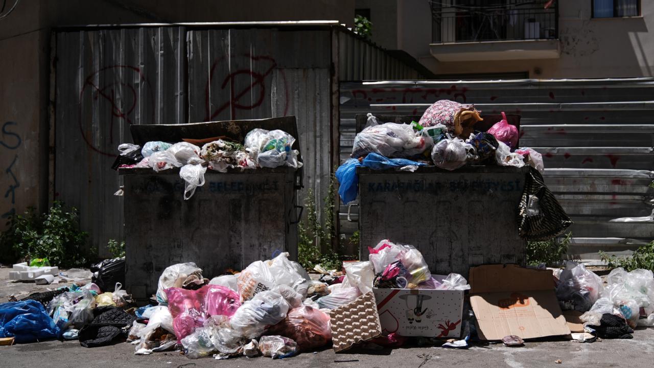 izmir-cop-aa-2360863.jpg