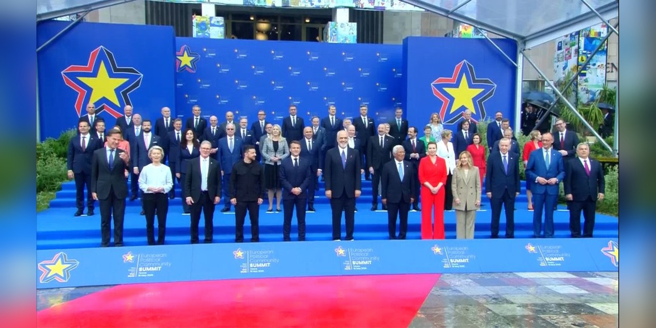 Erdoğan, Tiran'da Avrupa Siyasi Topluluğu Zirvesi aile fotoğrafında yer aldı