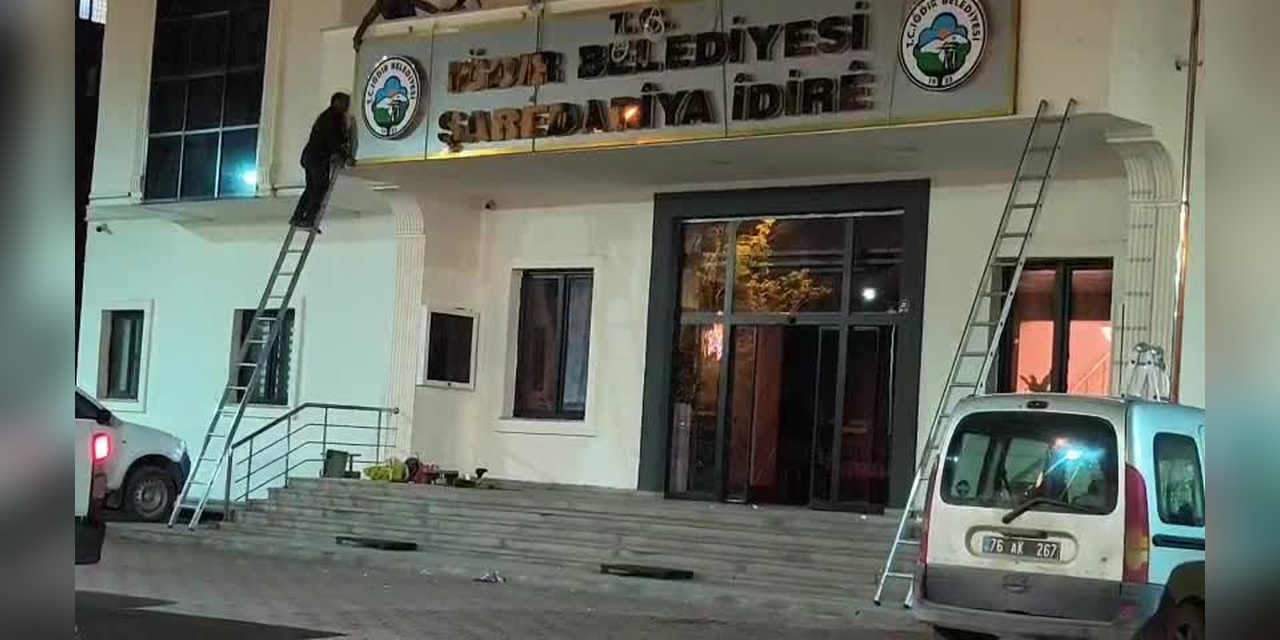 Iğdır Belediyesi'nin Tabelasına Kürtçe Yazı Eklendi