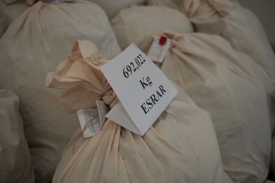 Kapıkule’de boya kutularında 692 kilo esrar yakalandı: 10 gözaltı