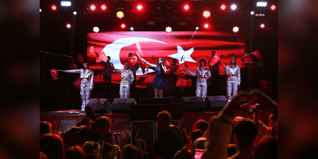 Melis Fis, Denizli'de 19 Mayıs Konseri Verdi