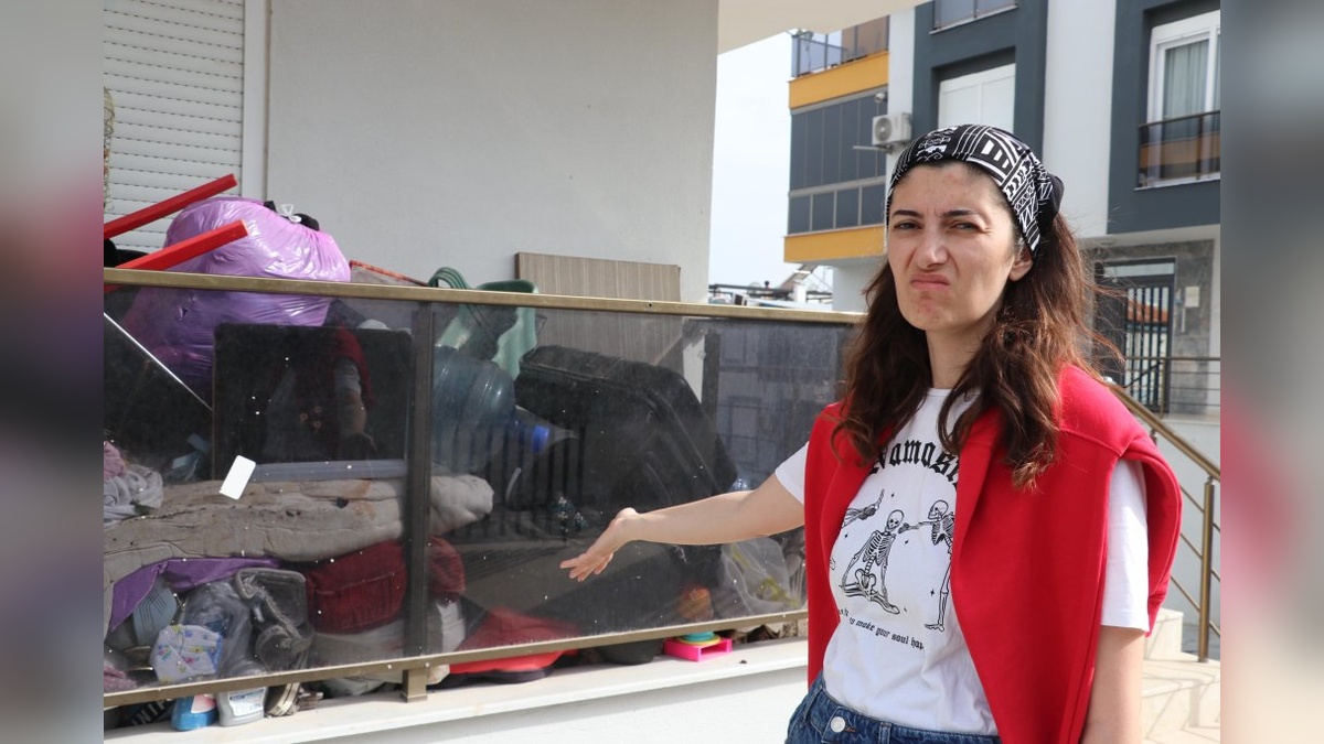 Antalya'da apartman sakinleri, kötü koşullarda beslenen köpeklerden şikayetçi