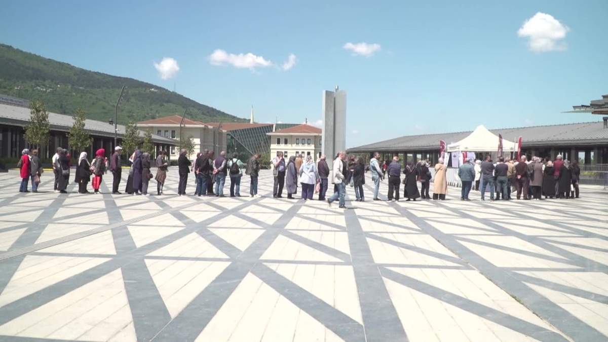 Osmangazi Belediyesi, 10 binlerce domates ve biber fidesi dağıttı